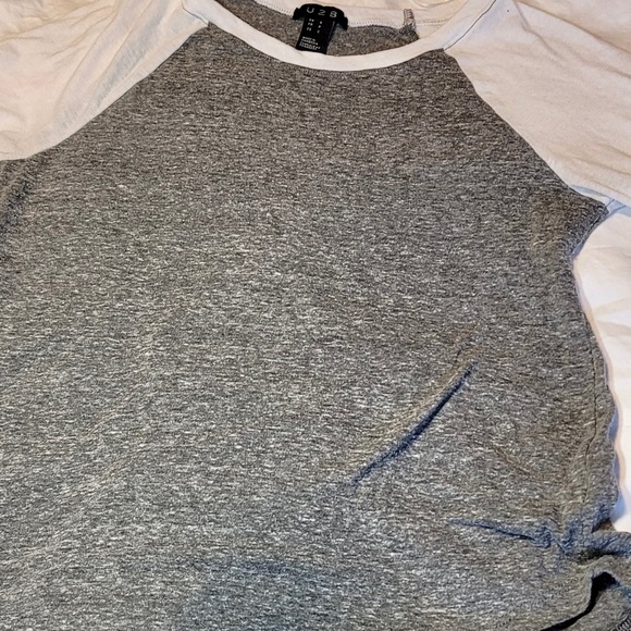 Grey and white medium sleeve top - Picture 3 of 6